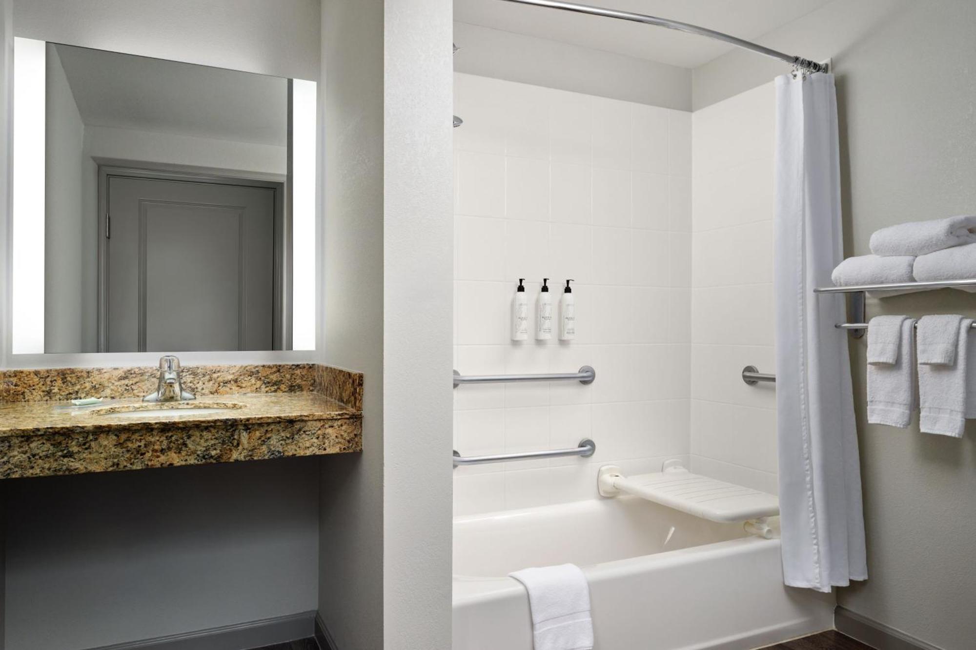 King Studio with Sofa Bed and Adapted Tub - Mobility Accessible