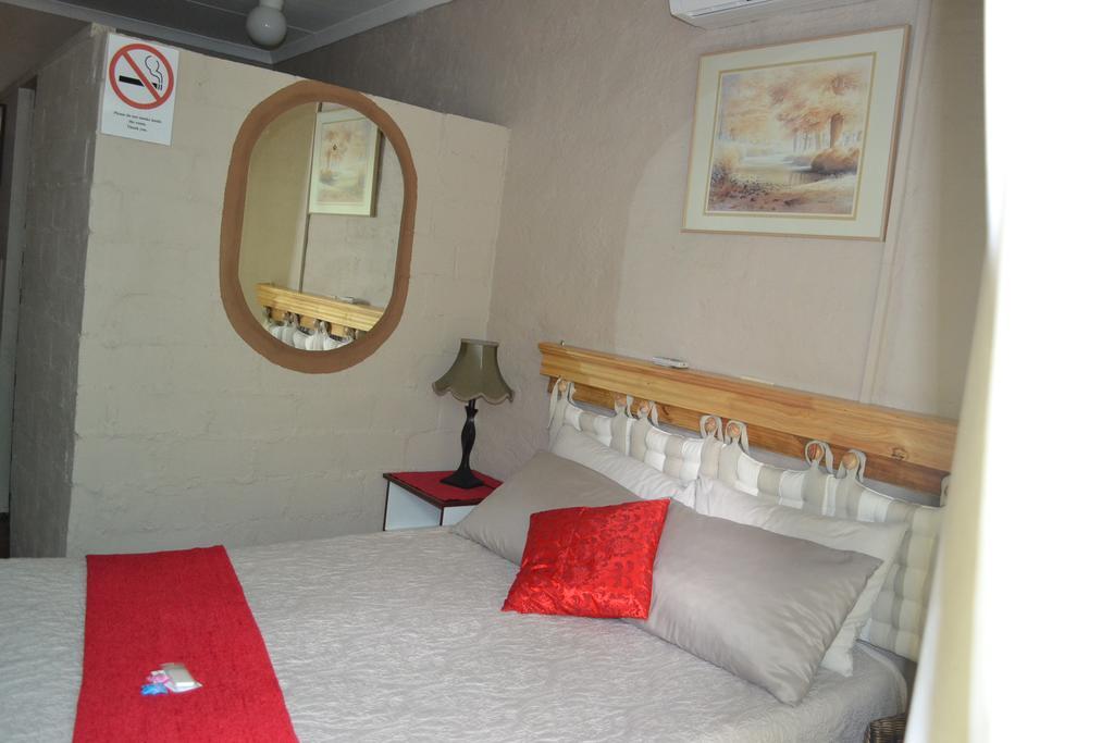 King Studio with Sofa Bed - Hearing Accessible